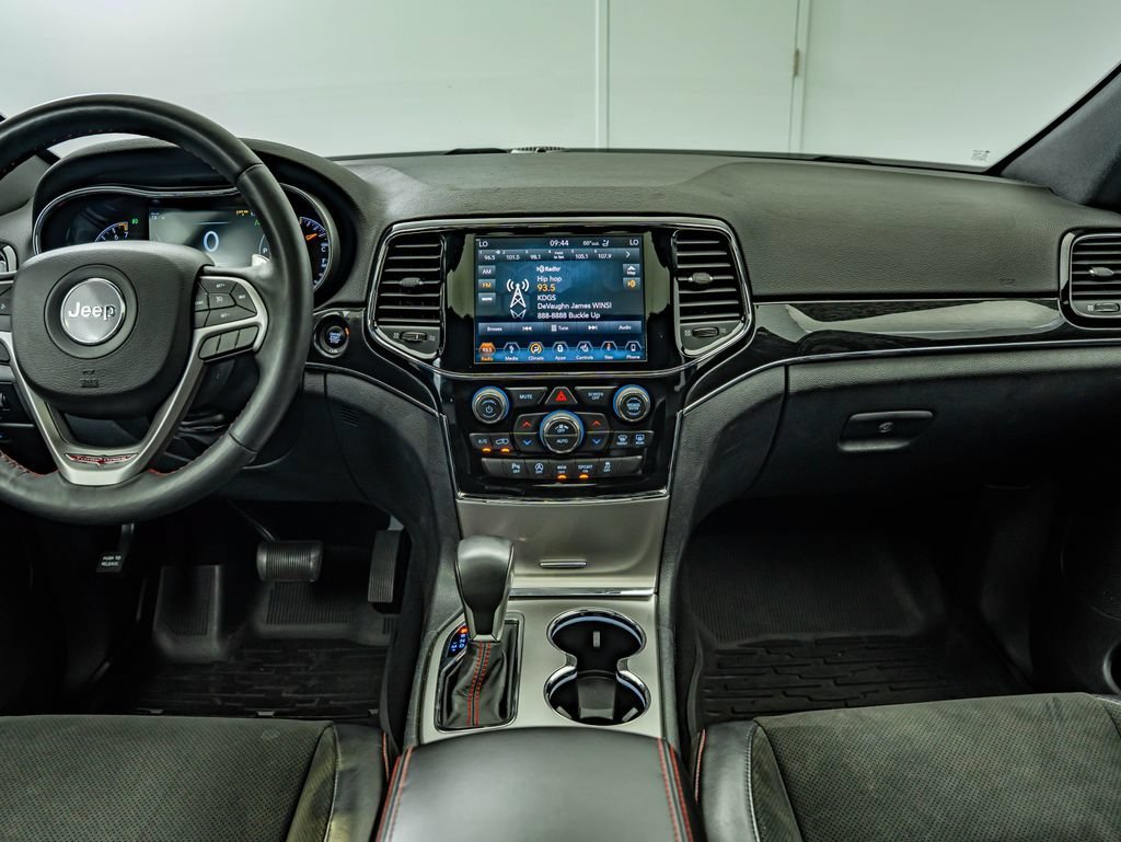 Used 2019 Bright White Clearcoat Jeep Trailhawk image 32