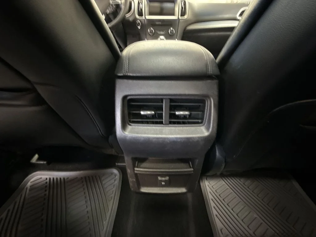 Used 2015 Magnetic Metallic Ford SEL image 29