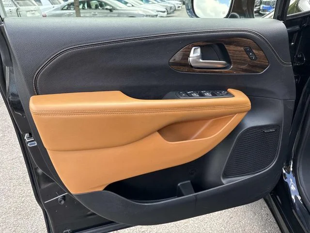 Used 2022 Black Chrysler Pinnacle image 26