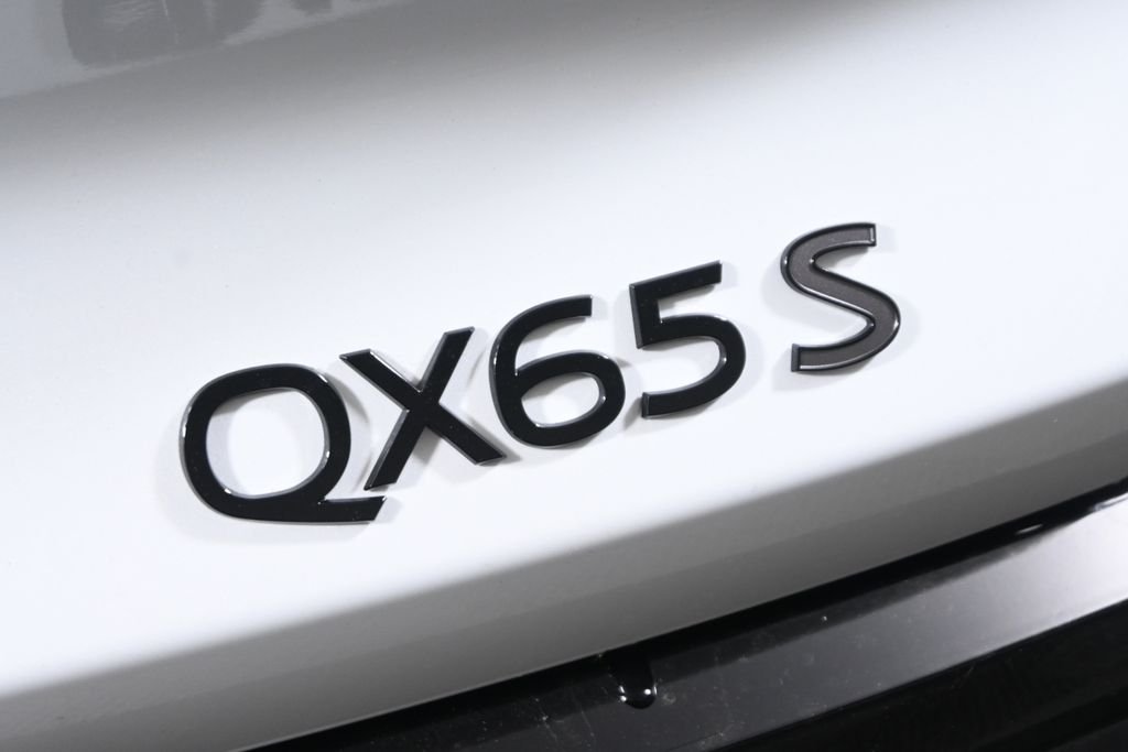 New 2027 2T RAD WHT INFINITI Sport AWD image 39
