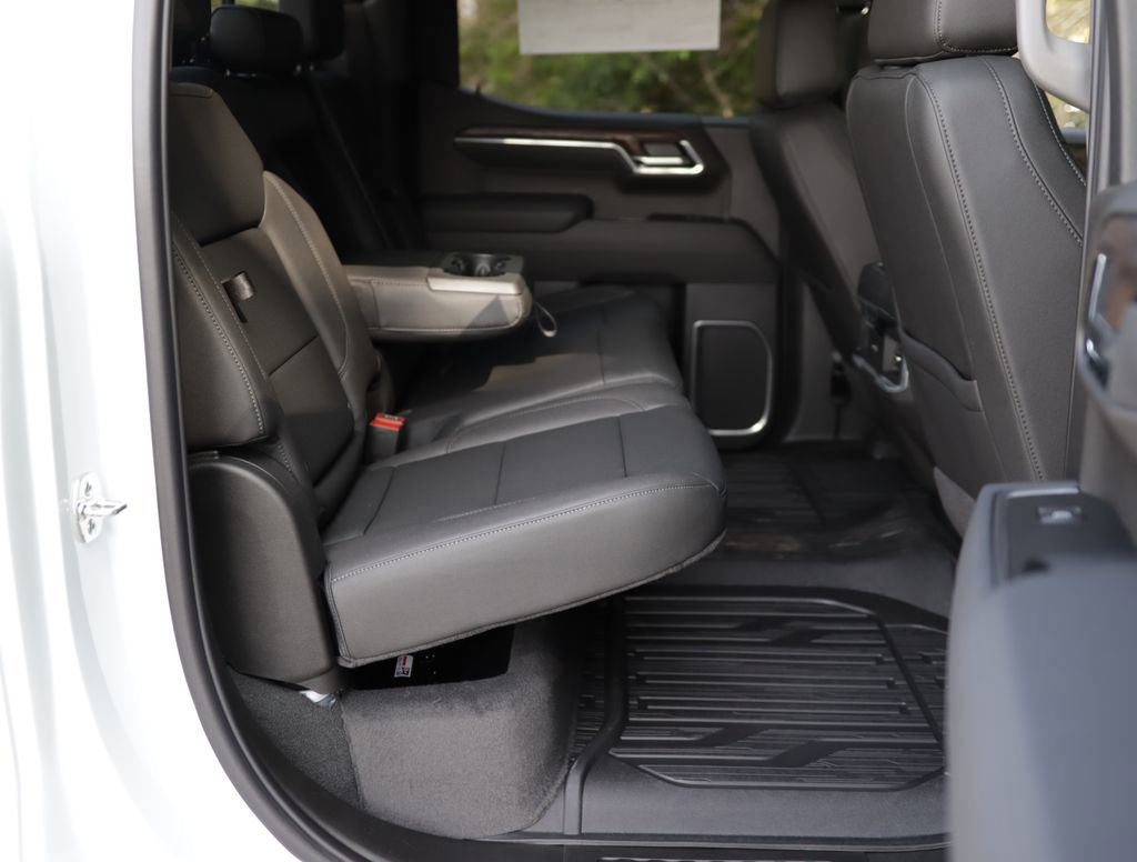 New 2026 Glacier White Tricoat GMC SLT image 31