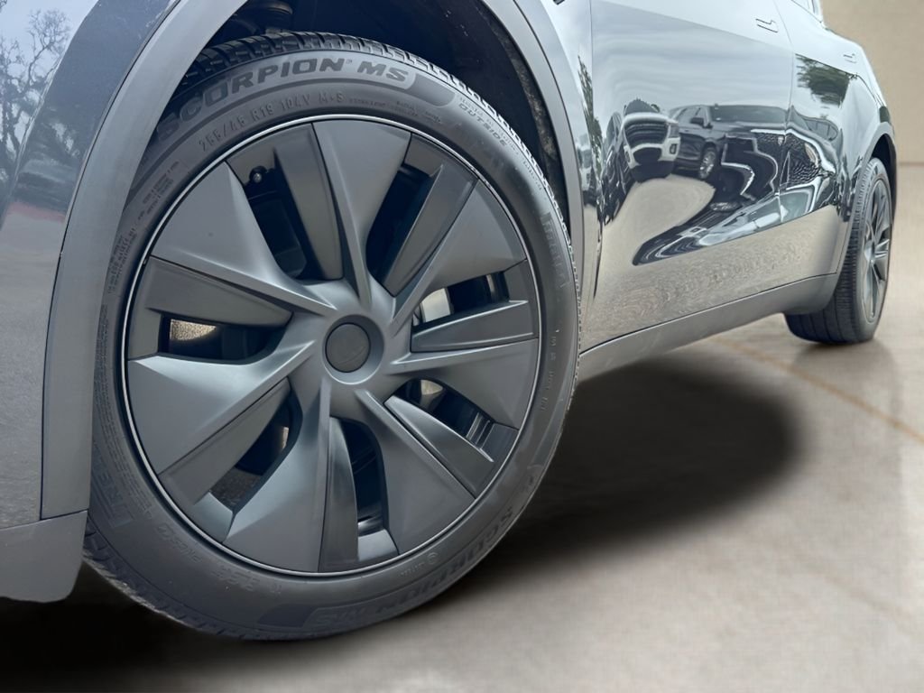 Used 2024 Tesla Model Y Long Range with VIN 7SAYGDED4RA313732 for sale in Austin, TX