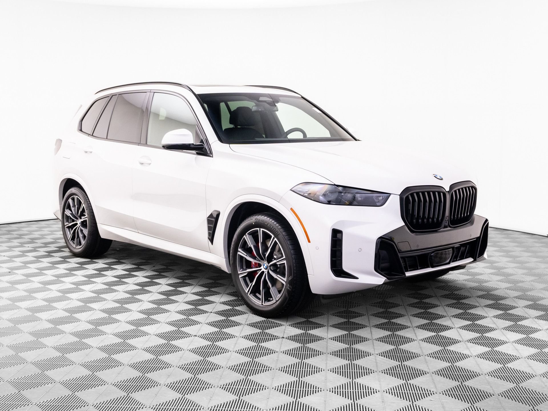 New 2026 Mineral White Metallic BMW xDrive40i image 9