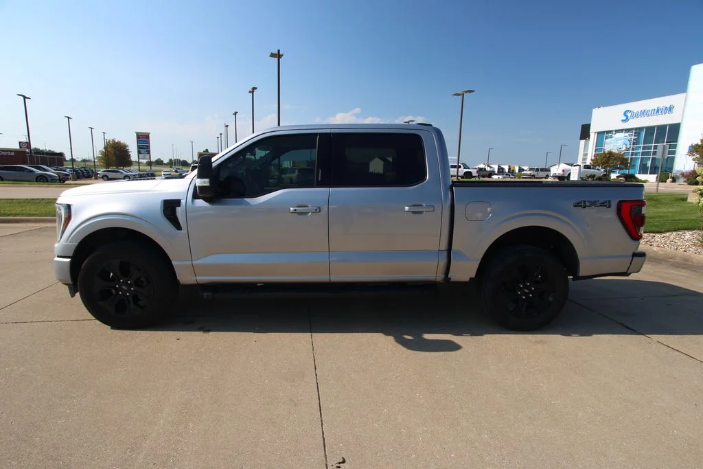 Used 2023  Ford Lariat image 19