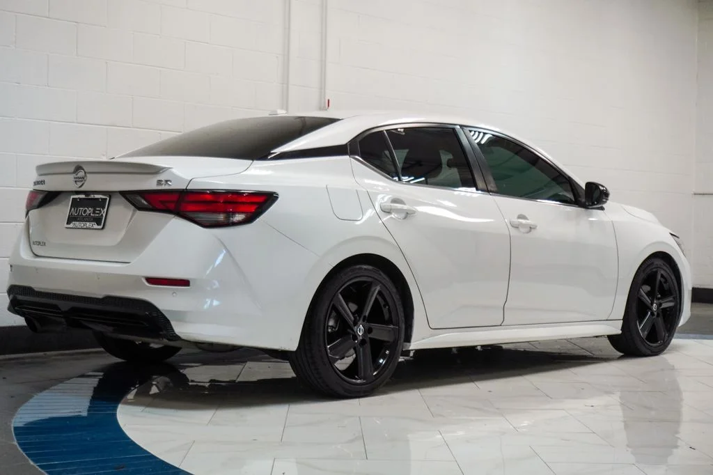 Used 2022 White Nissan SR image 26