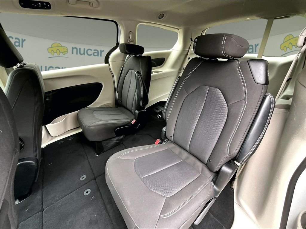 Used 2023 White Chrysler LX image 15