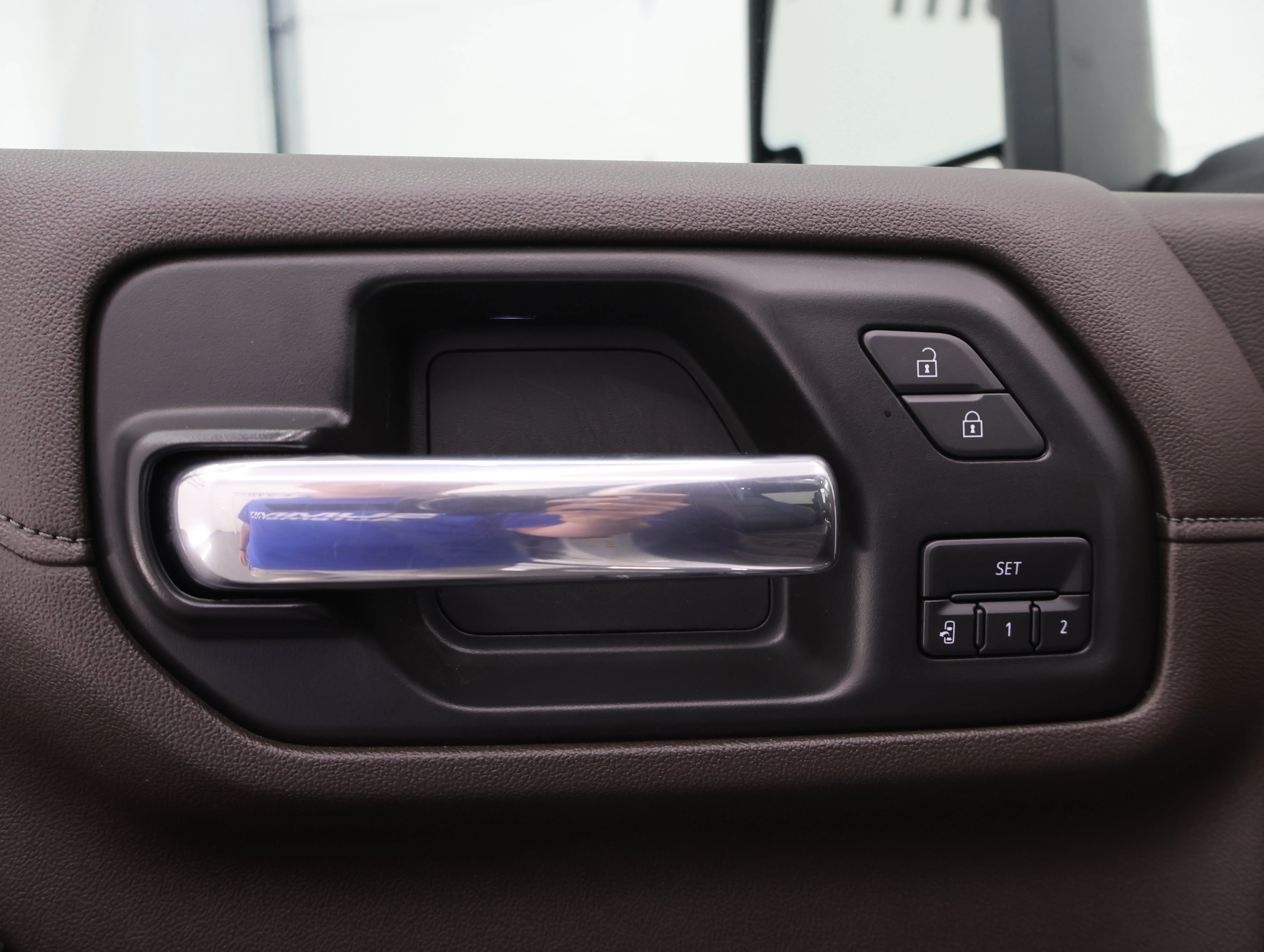 Used 2022 White Frost Tricoat GMC Denali image 51