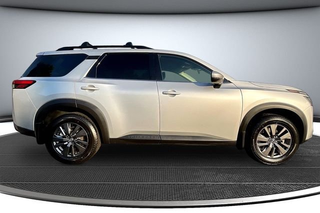 Used 2022 Silver Nissan SV image 4