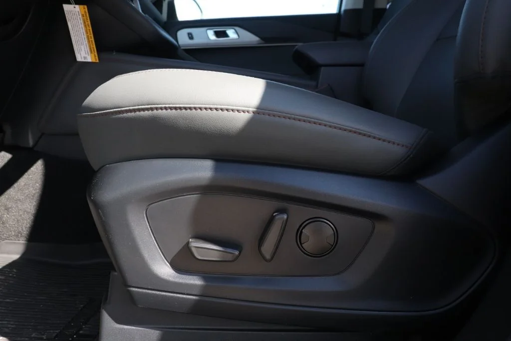 New 2026 Agate Black Metallic Ford Active image 38