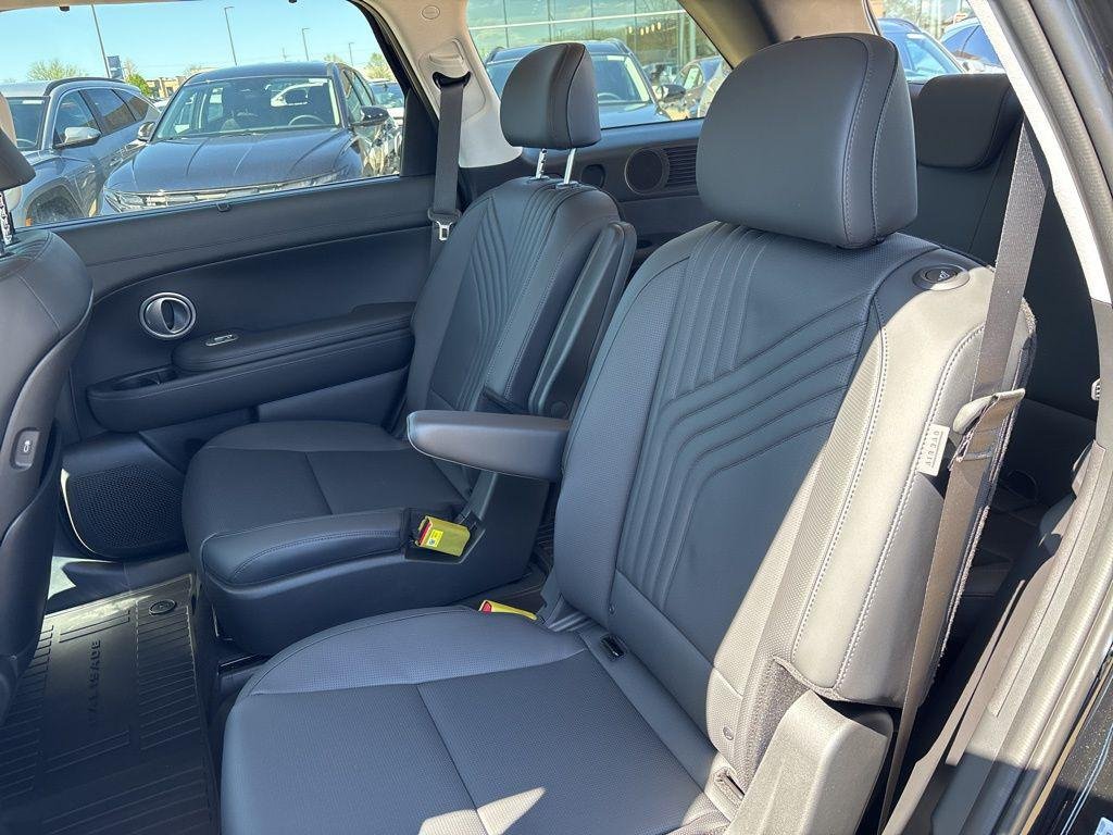 New 2026 Abyss Black Hyundai SEL 7P image 33