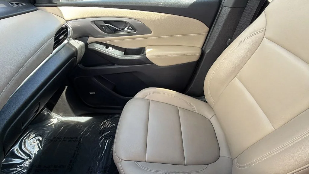 Used 2023 Summit White Chevrolet LT Leather image 12