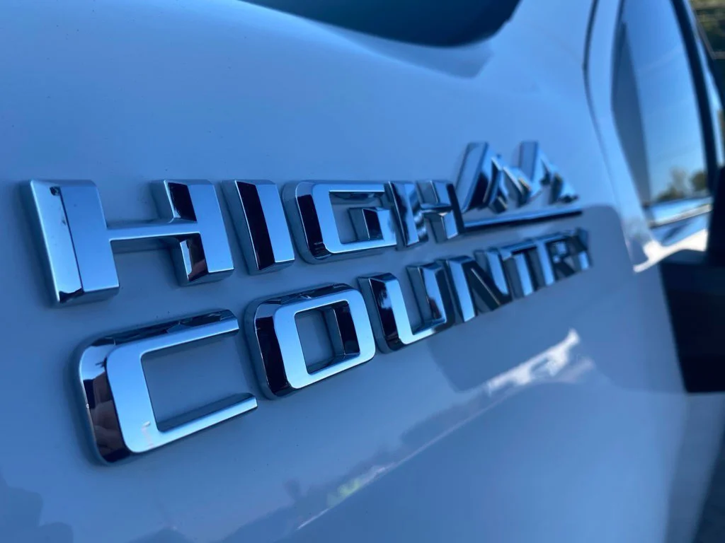 Used 2025 Summit White Chevrolet High Country image 39