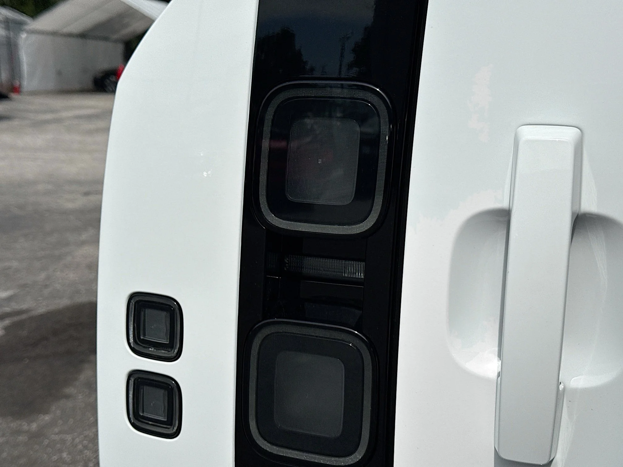 New 2026 Fuji White Land Rover X-Dynamic SE image 10