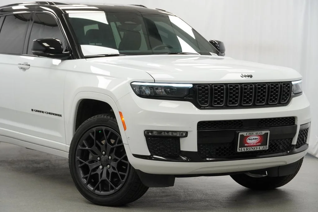 Certified Used 2025 White Jeep Summit Reserve image 4