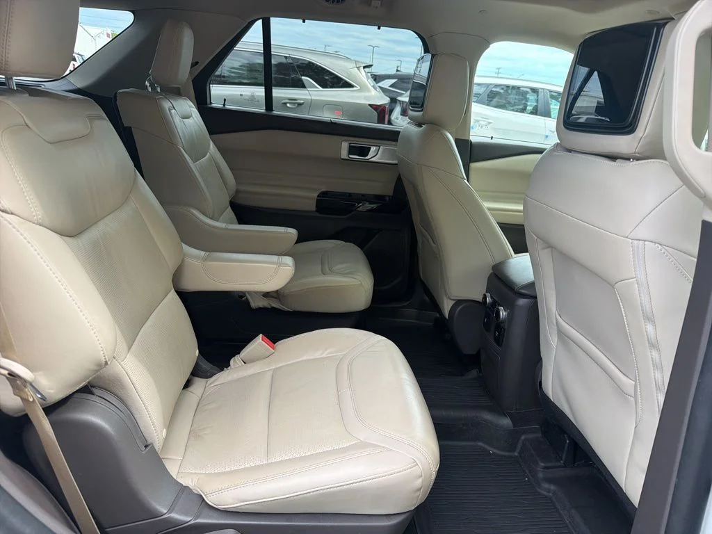 Used 2023 White Ford Platinum image 32