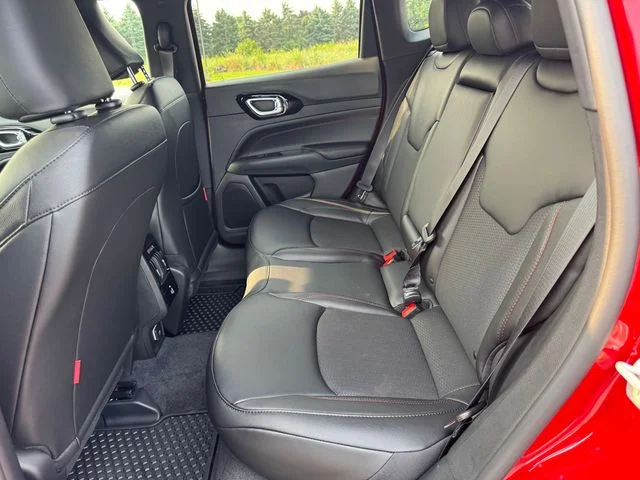 New 2026 Red Hot Pearl-Coat Exterior Paint Jeep Trailhawk image 20