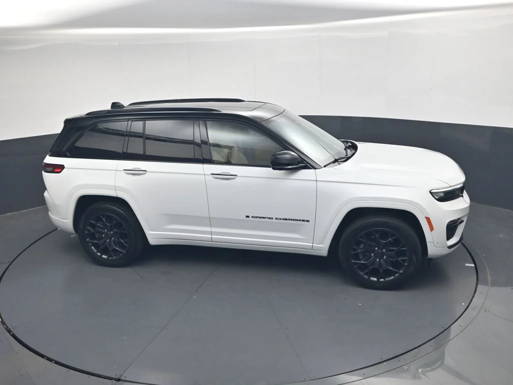 Used 2023 White Jeep Summit Reserve 4xe image 36