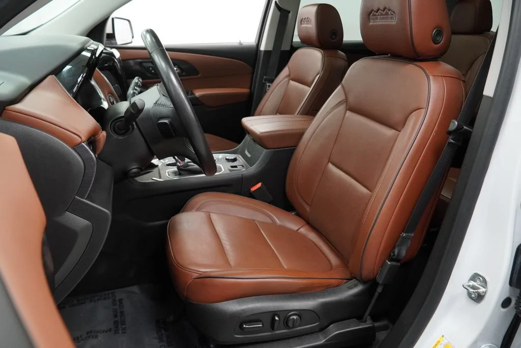 Used 2019 IRIDESCENT PEARL TRICOAT Chevrolet High Country image 6