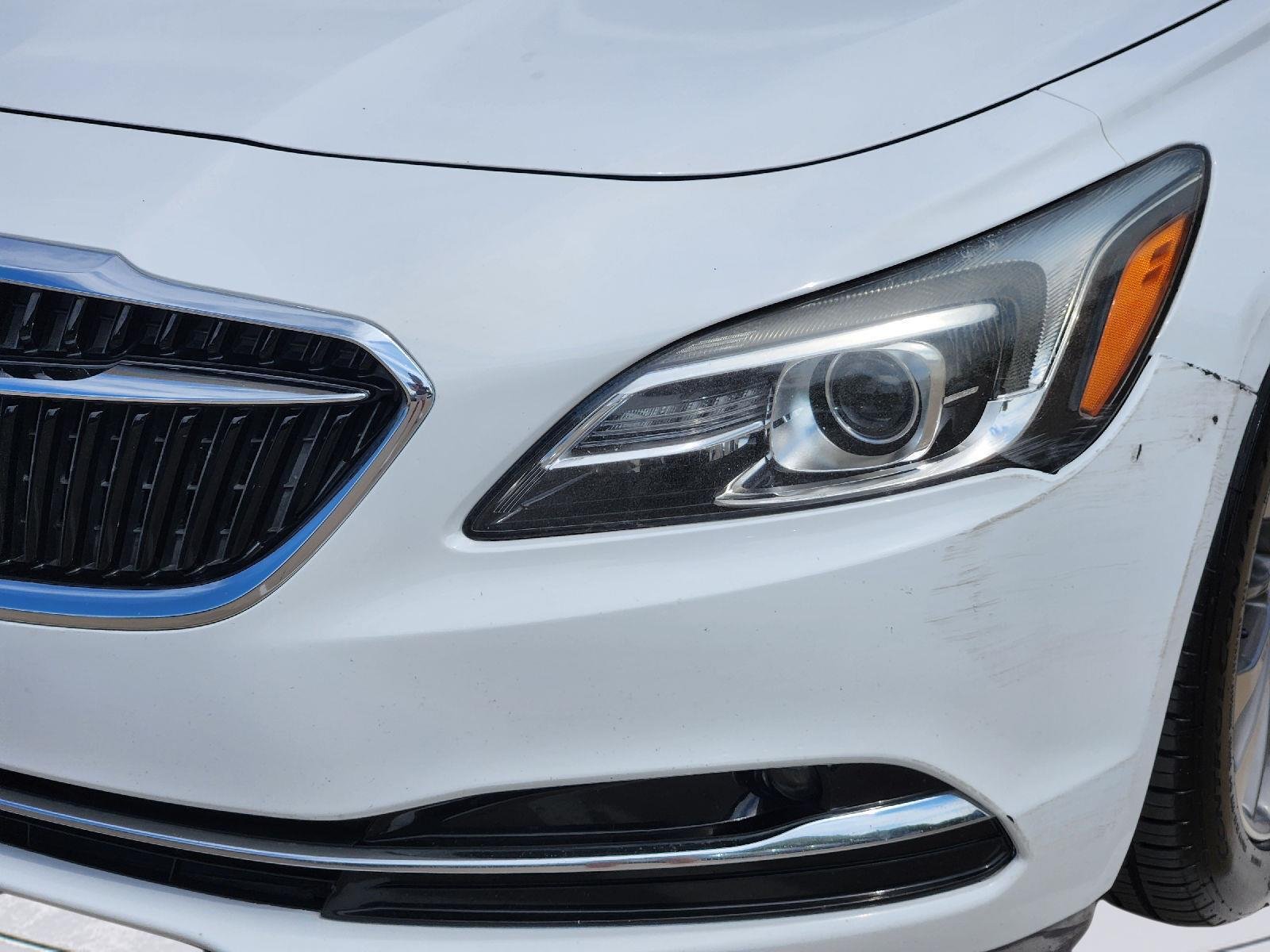 Used 2018 Summit White Buick Essence image 7