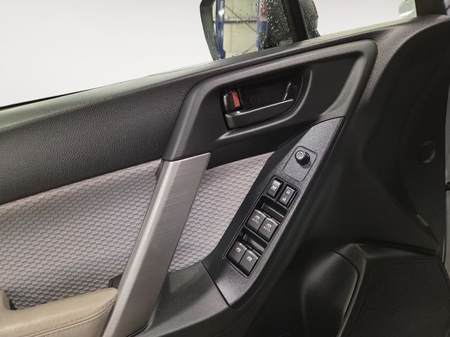Used 2018 Silver Subaru 2.5i image 10