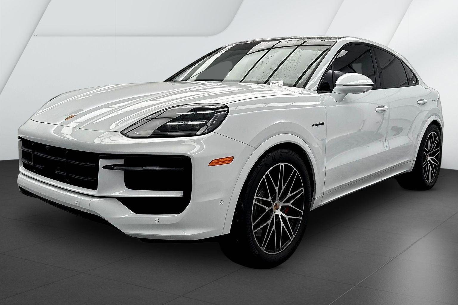 Used 2025 White Porsche S E-Hybrid image 3