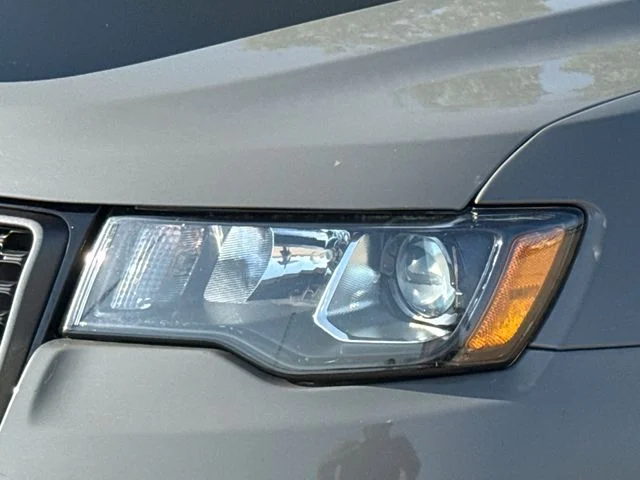 Used 2021 Gray Jeep Trailhawk image 4