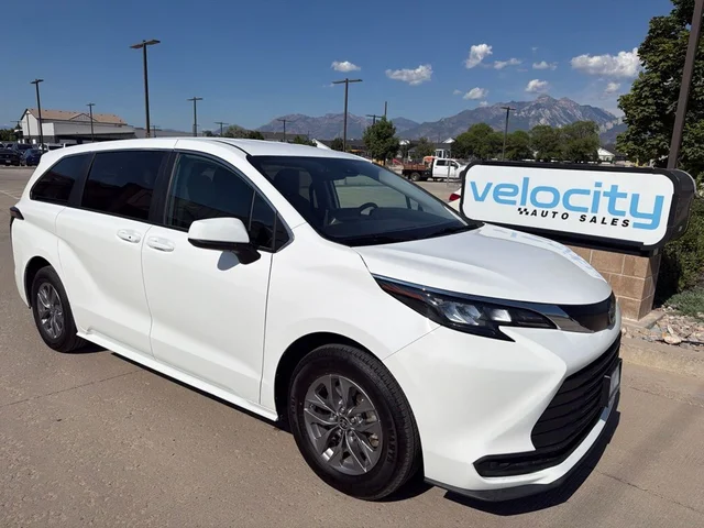 2024 Toyota Sienna LE