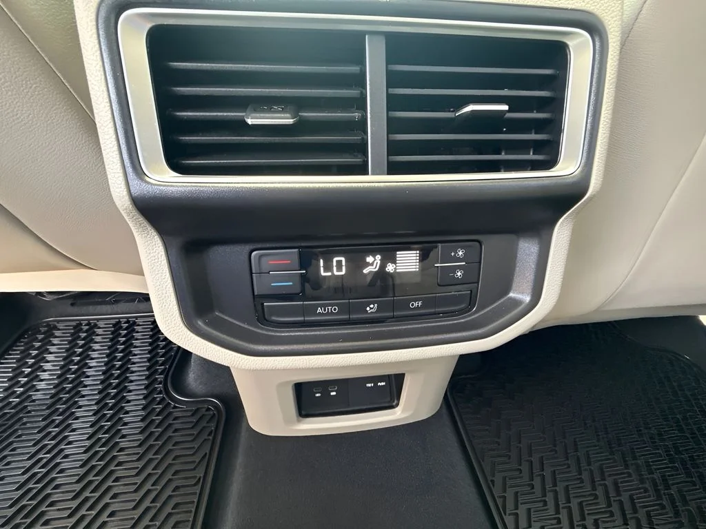 Used 2026  Volkswagen 2.0T SE w/Technology image 8