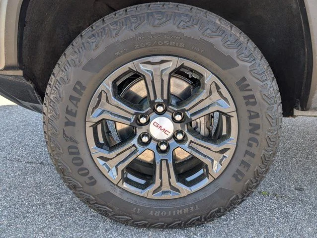 Used 2024 Silver GMC Elevation image 13