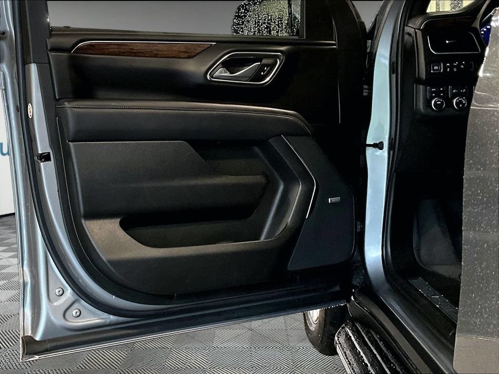 Used 2023 Gray Chevrolet Premier image 9