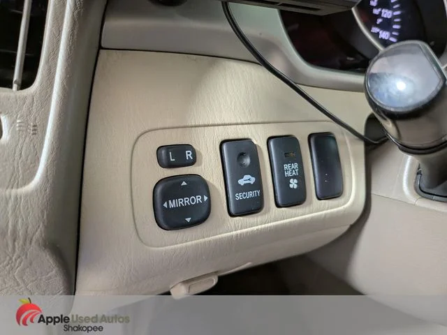 Used 2006 Gold Toyota Limited image 32