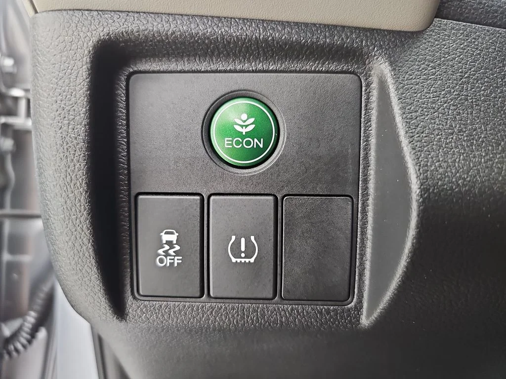 Used 2018 Silver Honda LX image 30