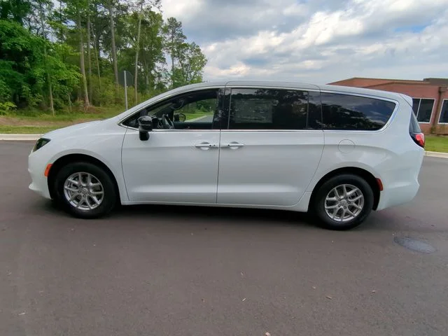 New 2025 Bright White Clear-Coat Exterior Paint Chrysler LX image 10