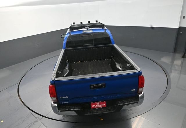 Used 2018 Blue Toyota SR5 image 28