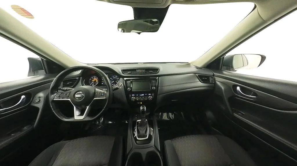Used 2020 White Nissan SV image 38