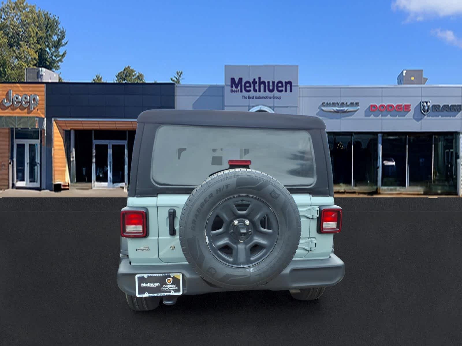 Used 2024 Earl Clearcoat Jeep Sport image 5