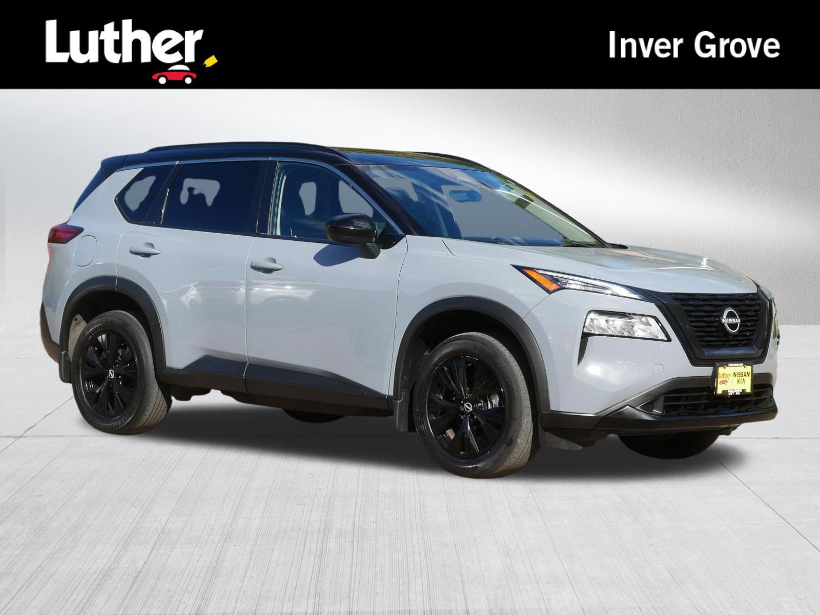 Used 2023 Boulder Gray Pearl/Super Black Nissan SV image 1