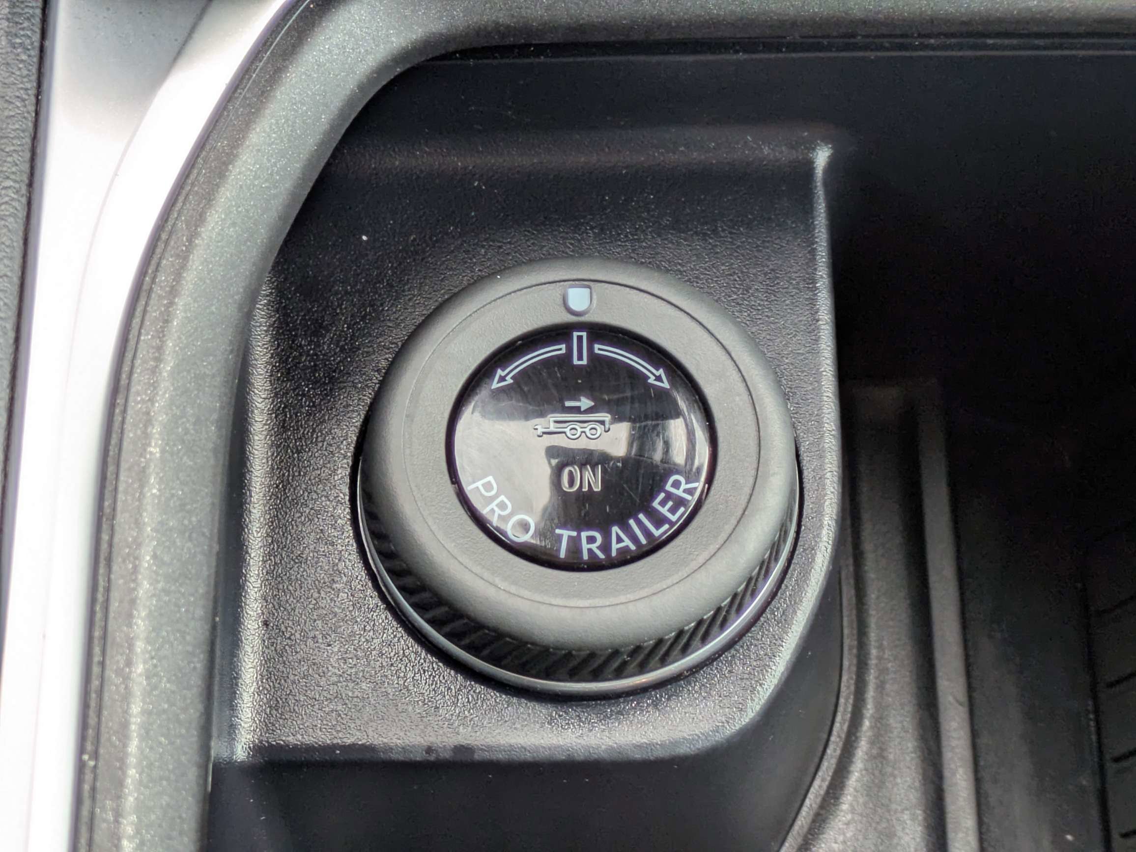 Used 2025 Agate Black Metallic Ford Platinum image 27
