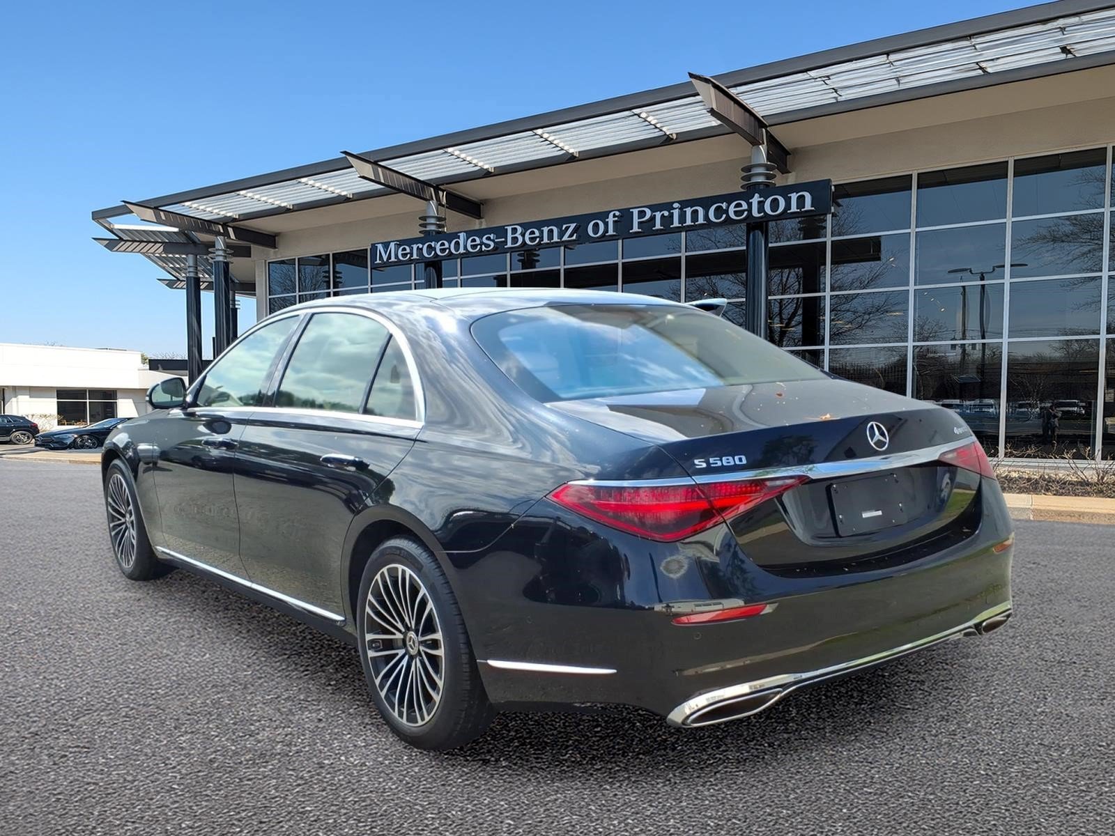 Certified Used 2024 Obsidian Black Metallic Mercedes-Benz S 580 4MATIC® Sedan image 5