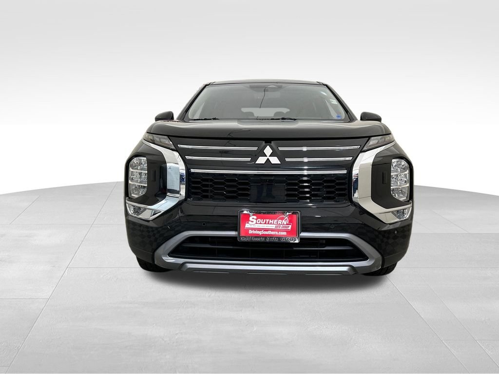 Used 2025 Black Mitsubishi SE image 8