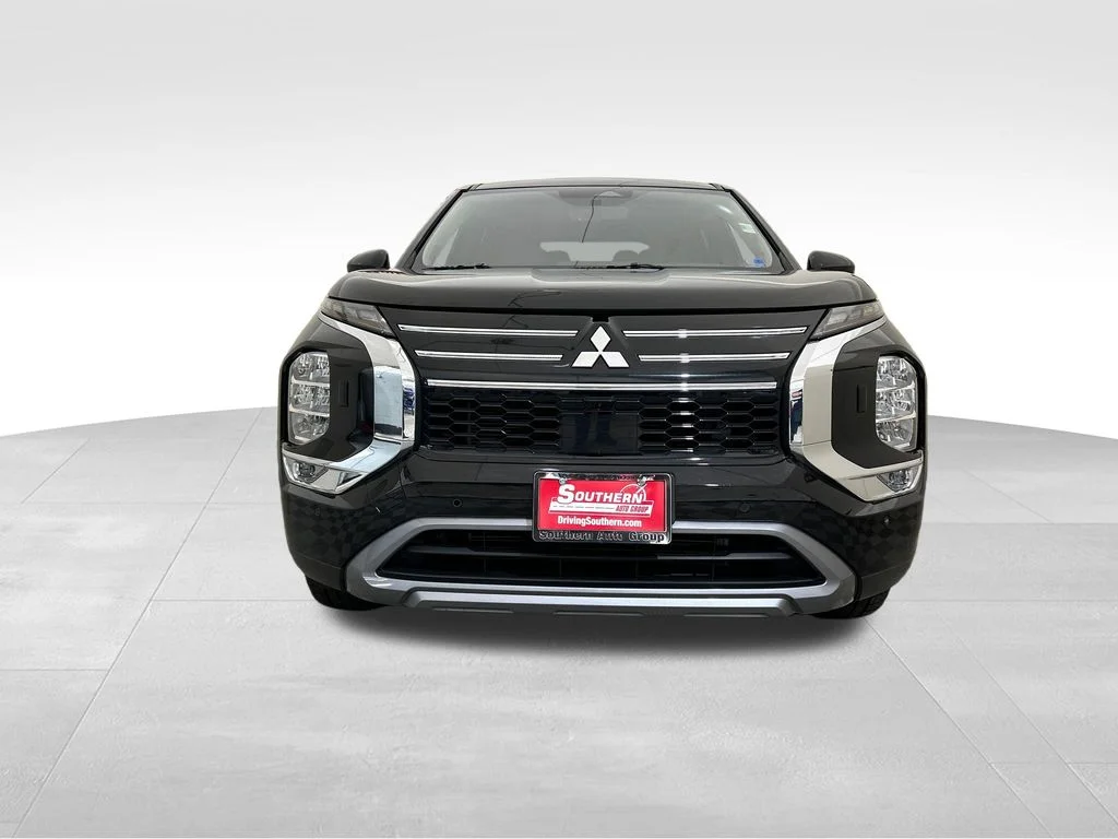 Used 2025 Black Mitsubishi SE image 8