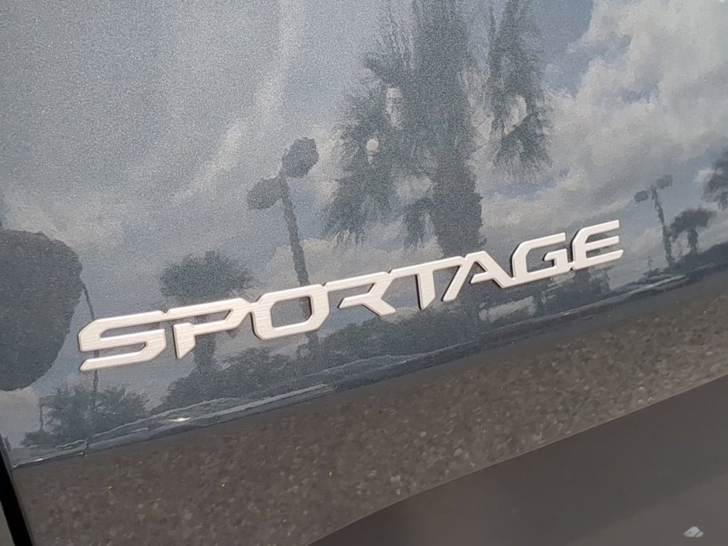 2026 Kia Sportage EX Hybrid - Photo 17