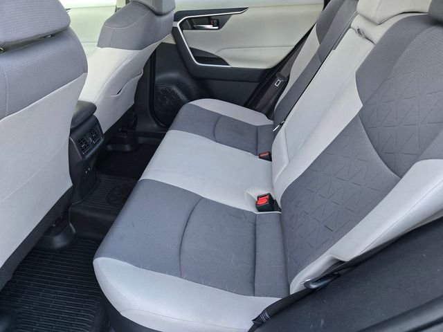 Used 2019 Silver Toyota XLE image 12