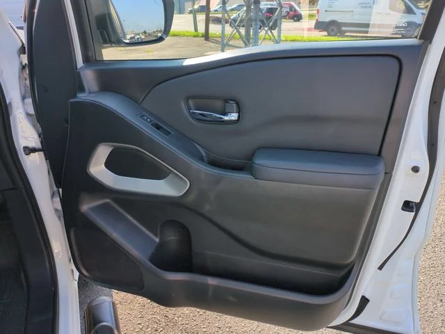Used 2022 White Nissan SV image 31