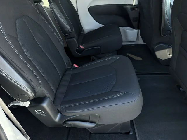 Used 2021 White Chrysler LX image 33