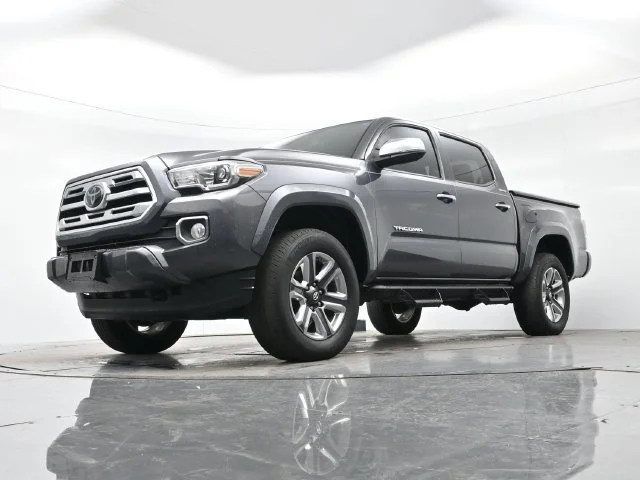 Used 2018 Magnetic Gray Metallic Toyota SR5 image 22