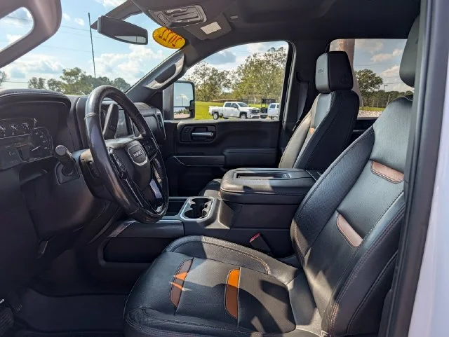 Used 2022 White GMC AT4 image 9