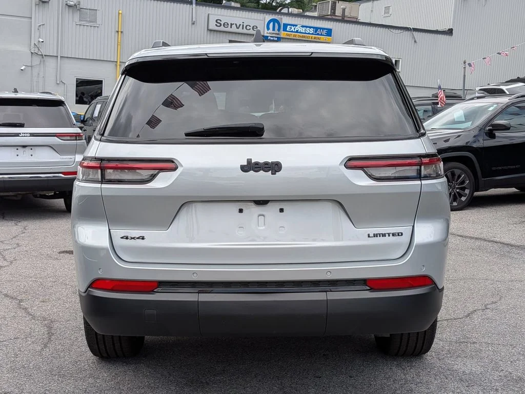 Used 2025 Silver Jeep Limited image 7