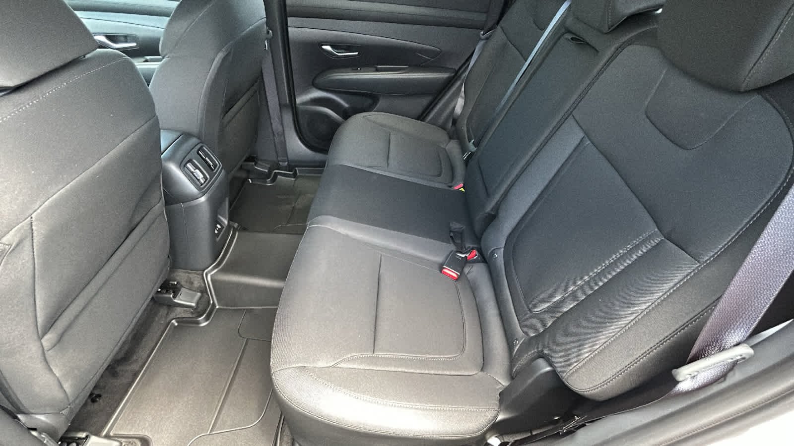 New 2026 Creamy White Pearl Hyundai SEL AWD image 24