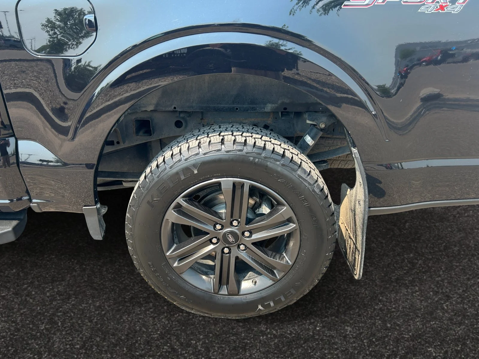 Used 2022 BLACK METAL Ford LARIAT SuperCrew image 9